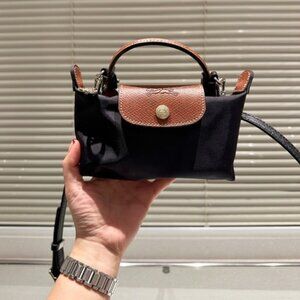 Voyageur Compact - Pitch Black Crossbody